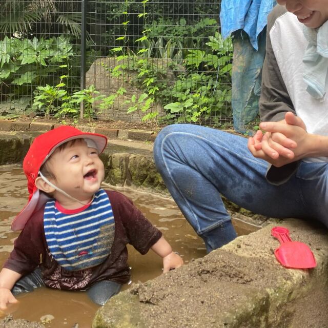 🌈６月１４日(土)親子レクリエーションで『泥んこ遊び』をしました😊✨なかなか見ることのできない園庭の遊びの様子を親子で楽しむことができたかなと思います。子ども達も保護者の方がいることで普段より安心した表情で遊び込むことができていました。